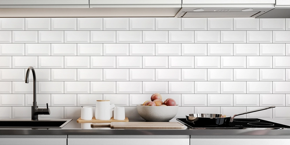 Crédence en carrelage blanc