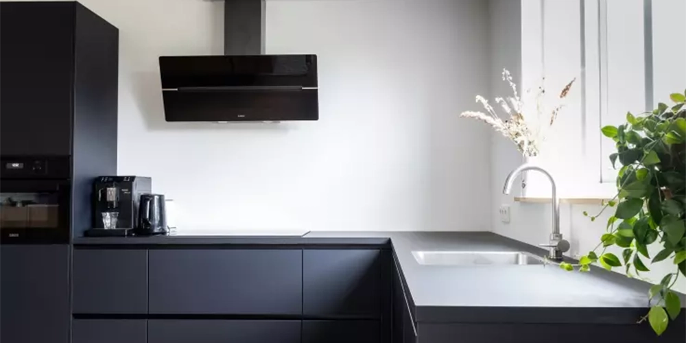 Façades lisses en U bleu foncé