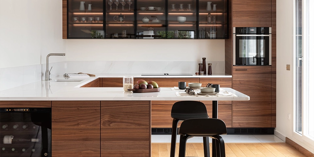 cuisine contemporaine en bois de noyer